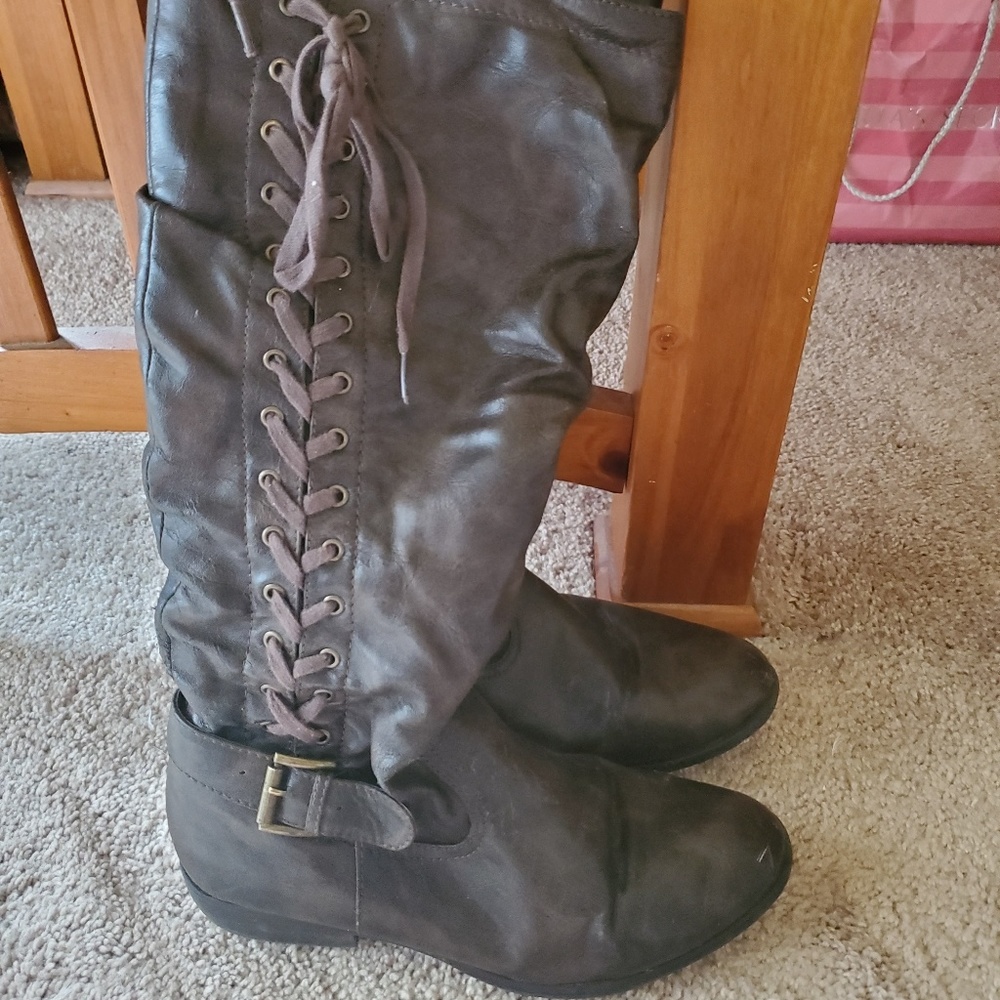 Boots - Picture 3 of 3